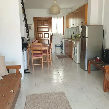 άνετη μεζονέτα με θέα στη